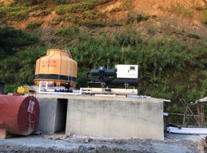 德爾制冷臺架式混凝土冷水機